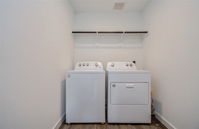 Building Photo - 8611 Shumard Oak Dr