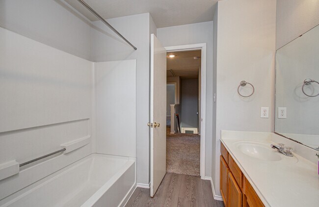 Building Photo - 16126 Coleburn Dr