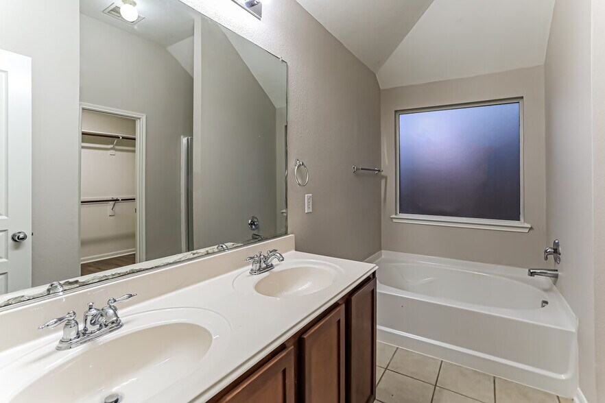 Building Photo - 1428 Dun Horse Dr