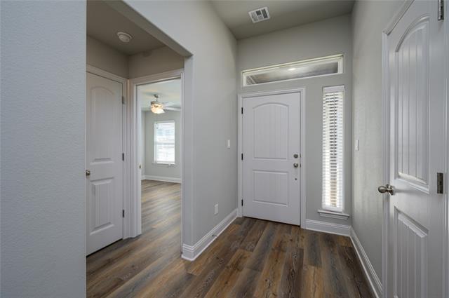Building Photo - 2801 Tulip Dr