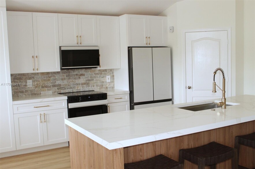 Building Photo - 2223 Soundings Ct