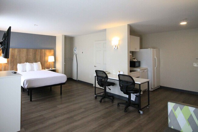 Building Photo - Furnished Studio-Albuquerque - Rio Rancho Blvd.