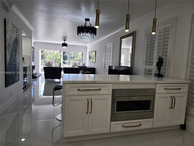 Building Photo - 6010 S Falls Cir Dr