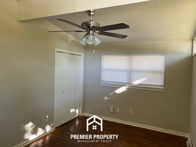 Building Photo - 2322 Rodgers Dr NE