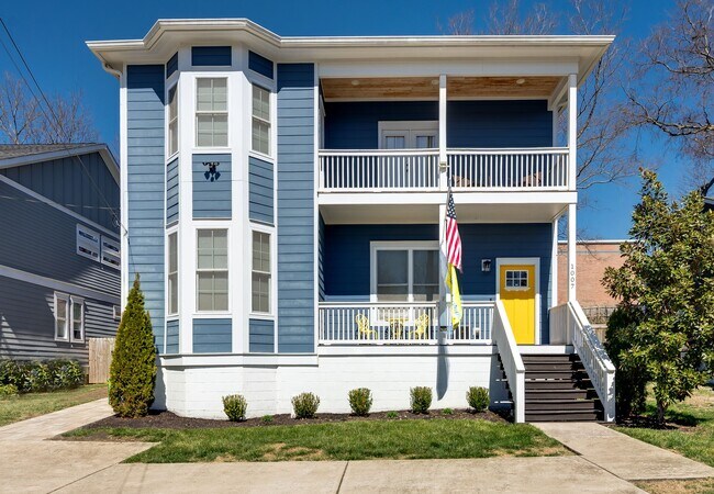 Building Photo - 1007 Dew St