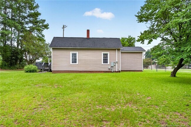Building Photo - 423 E Edinborough Ave