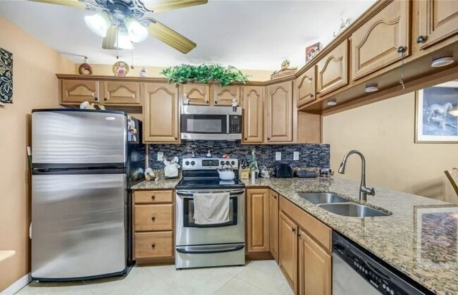 Building Photo - 9270 Lake Park Dr