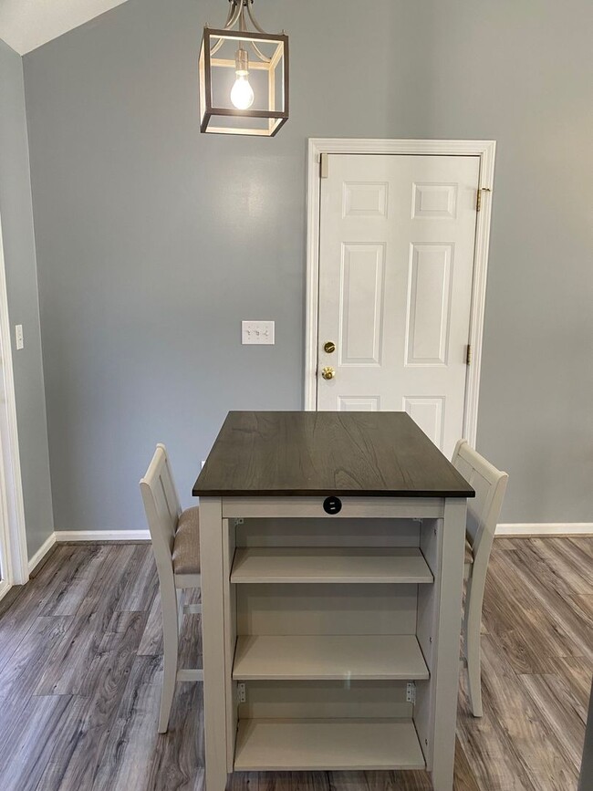 Building Photo - West AVL - Spacious Home in Scenic Bluff Subdivision