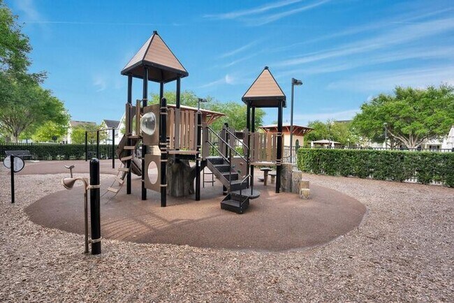 Building Photo - Stunning 3/2.5 Spacious Townhome with a 2 Car Garage Located in the Desirable Baldwin Park - Orla...