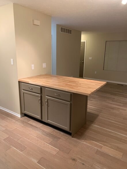 Building Photo - 1912 Remington Rd