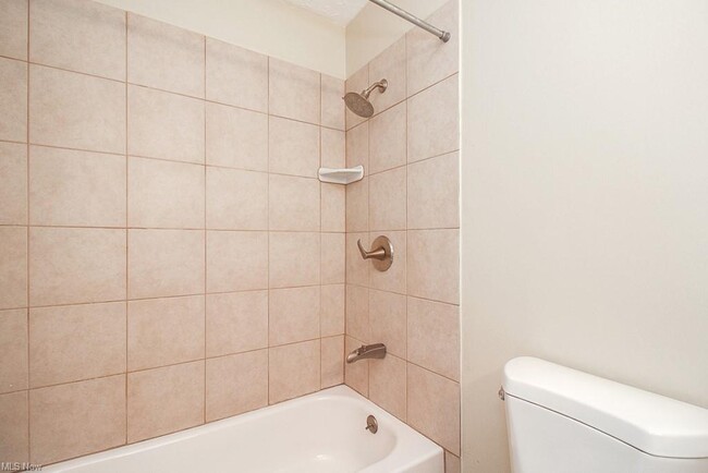 Building Photo - 1770 Rolling Hills Dr