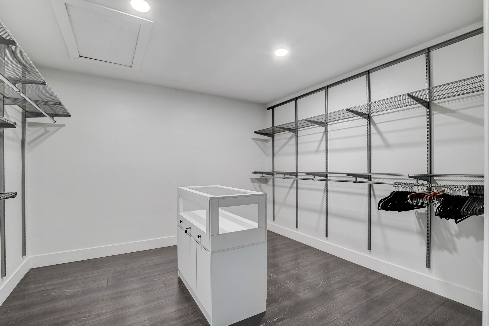 Building Photo - 945 Vegas Valley Dr