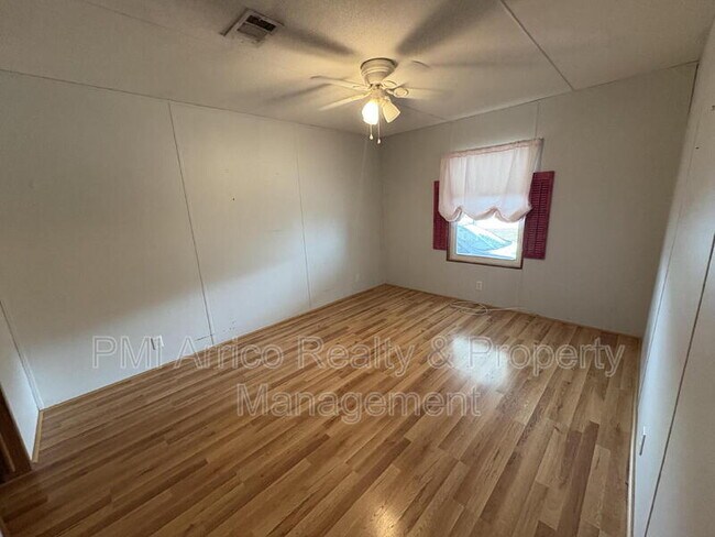 Building Photo - 616 Klickety Klak Ln