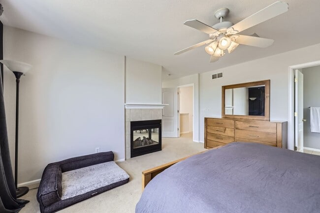 Building Photo - Walkability, Space, and Sunshine: 4Bd Home...