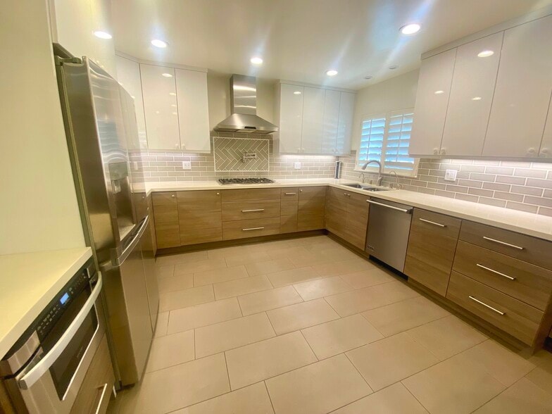 Kitchen - 23552 Kivik St