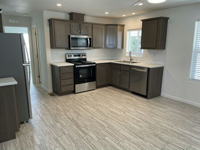Building Photo - 10701 N 99th Ave