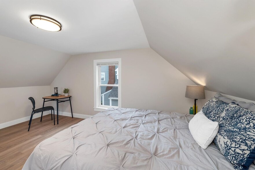 Building Photo - 3 Madison St