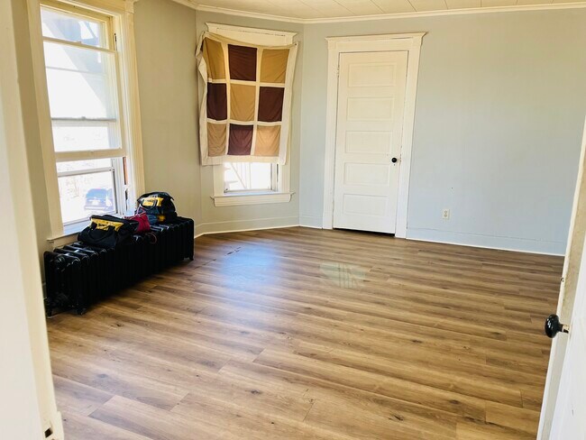 Bedroom1 - 527 S Oak Ave