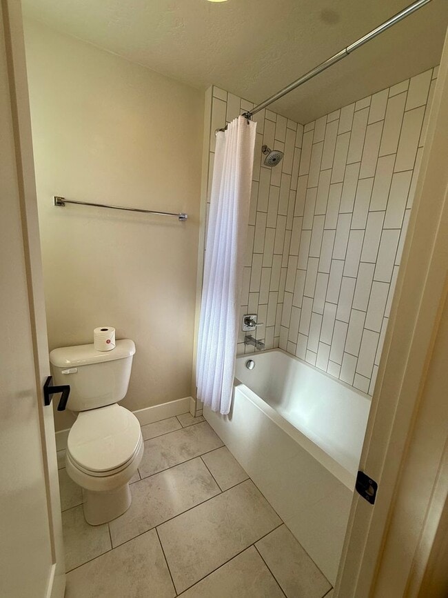 Building Photo - Welcome to this stunning 5-bedroom, 3.5-ba...