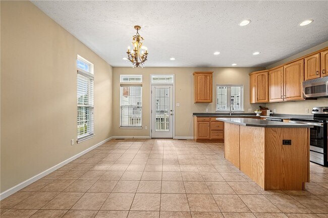 Building Photo - 208 Village Pl