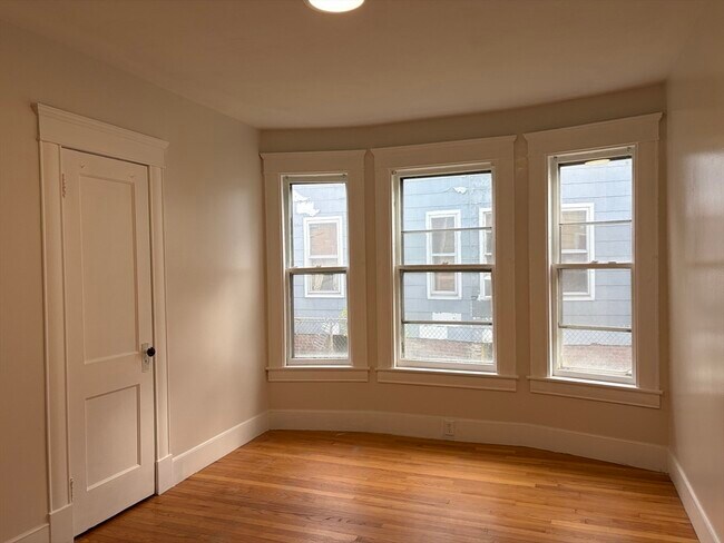 Building Photo - 271-273-273 Pleasant St