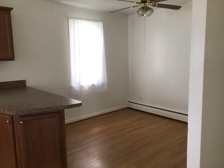 Building Photo - 43855 Bardmore Way