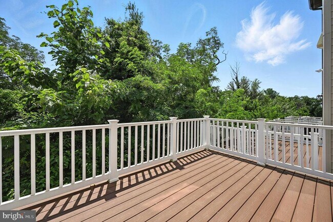 Building Photo - 7233 Mountaineer Dr