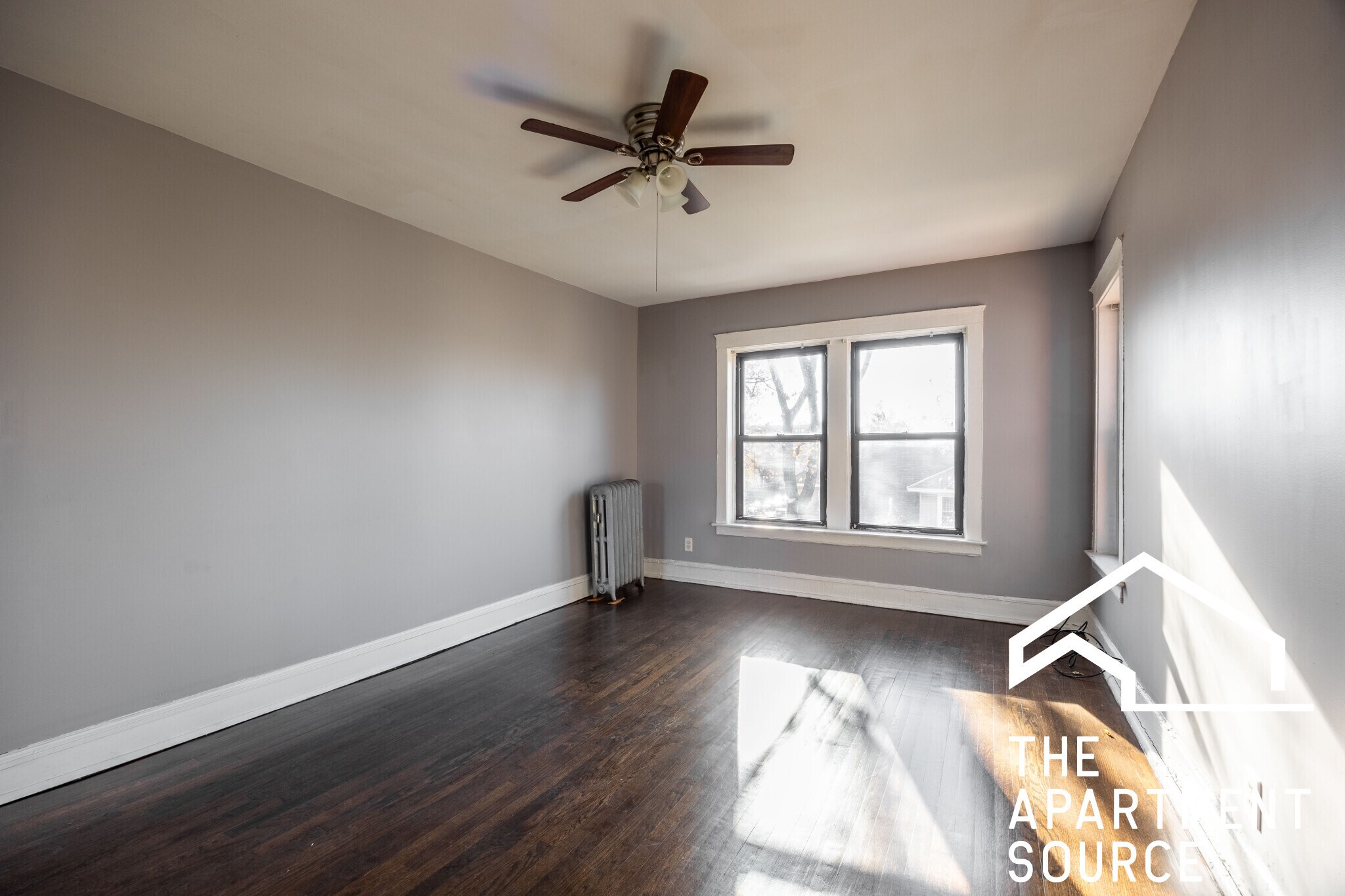 Building Photo - 3602 W Sunnyside Ave