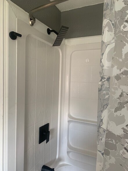 Building Photo - 127 W Troy Ave