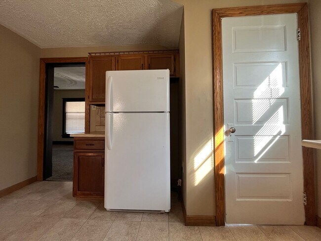 Building Photo - *FIRST MONTH'S RENT FREE*