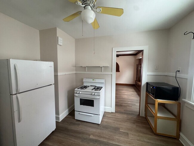 Building Photo - 3264 W 130th St