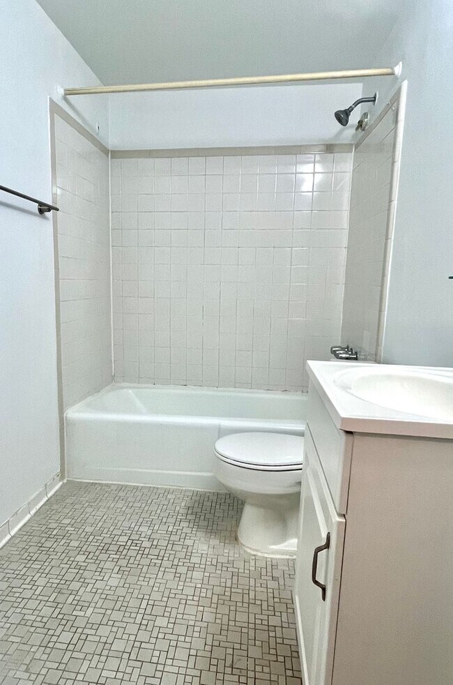 Building Photo - 340 11th St SE