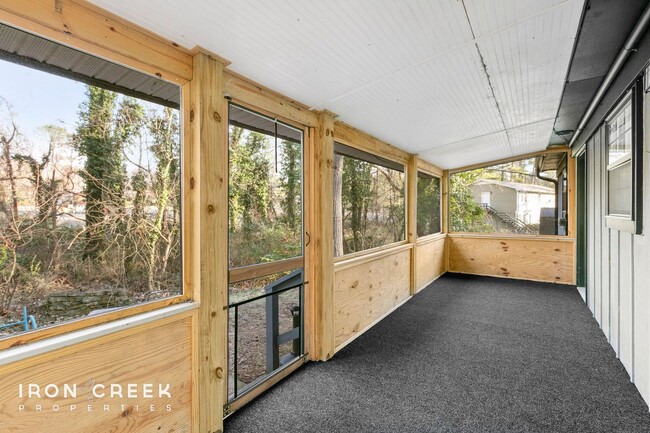 Building Photo - Charming Three-Bedroom in Haw Creek