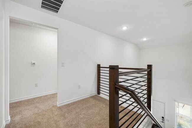 Building Photo - 5304 Jason Dr