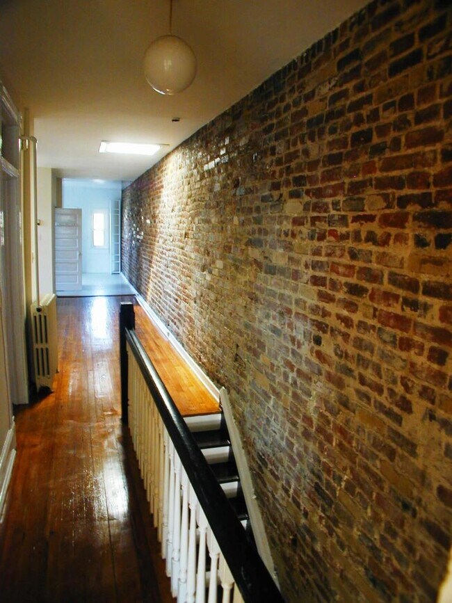 Building Photo - ROWL10N