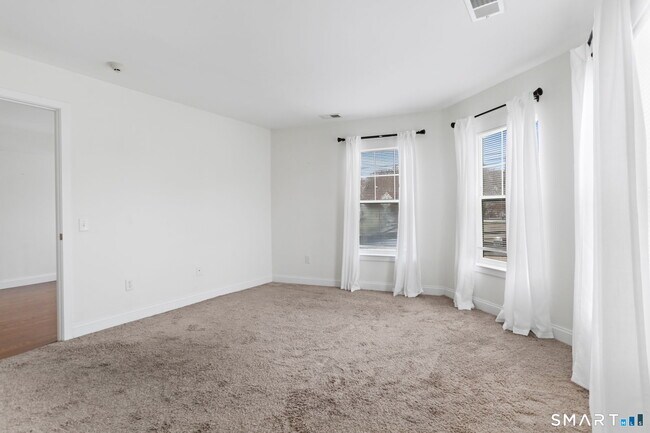 Building Photo - 947 Hope St