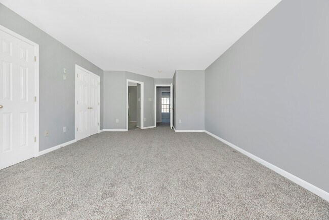 Building Photo - 618 Cawley Dr