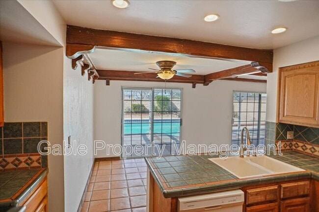 Building Photo - 28015 Glasser Ave