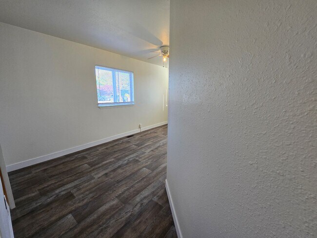 Building Photo - Northside Spokane! Available Now! Move In Special!!