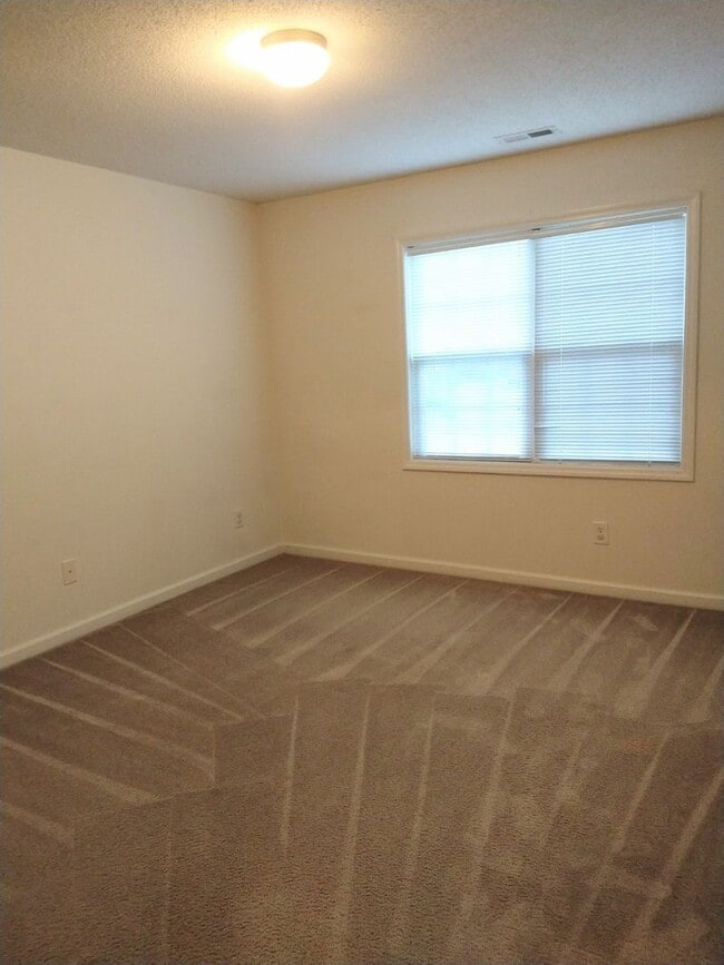 Building Photo - 109 E Coopers Ct