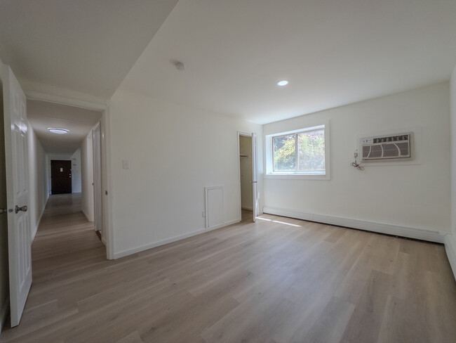 Bedroom - Meadowbrook Apartments