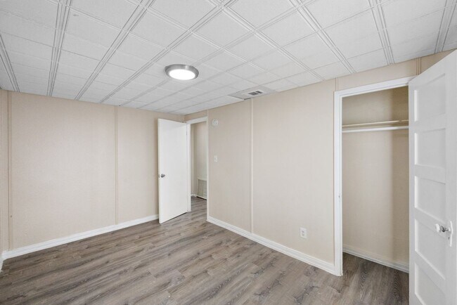 Building Photo - Cute St Pete Bungalow 3/1