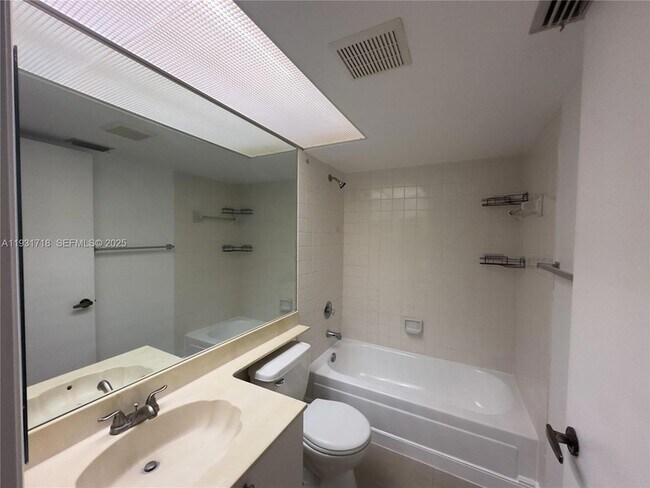 Building Photo - 2629 SE 19th Ct