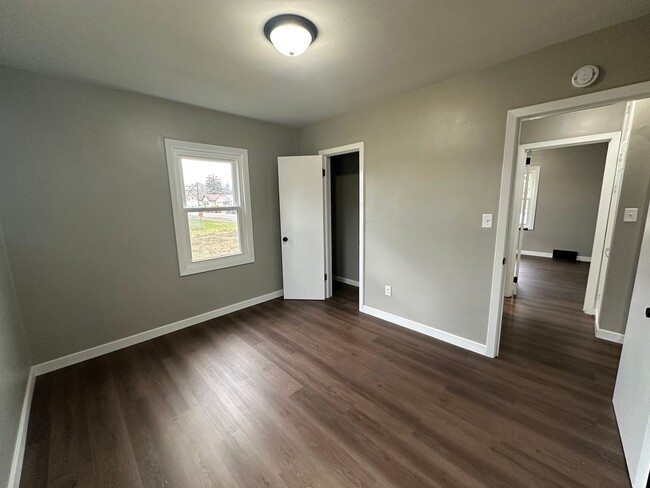 Building Photo - Remodeled 3 bed, 1 bath home for rent in W...