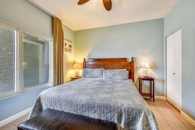 Building Photo - 9896 S Thomas Dr