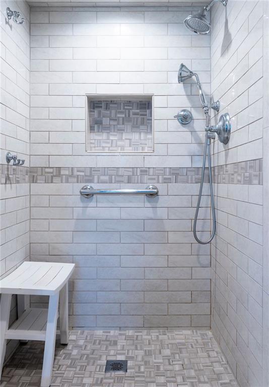 Building Photo - 11 N Hillview Dr