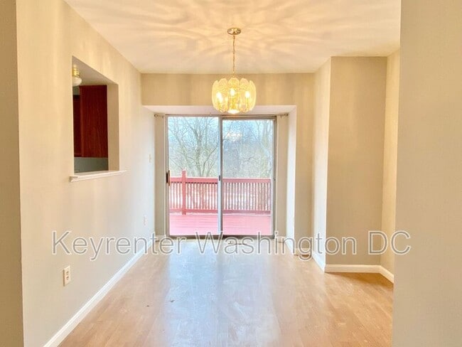 Building Photo - 18231 Fox Chase Cir