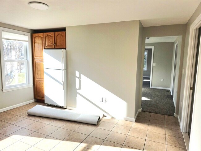 Building Photo - 284 School St