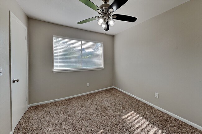 Building Photo - 5306 Hazel Grove Dr