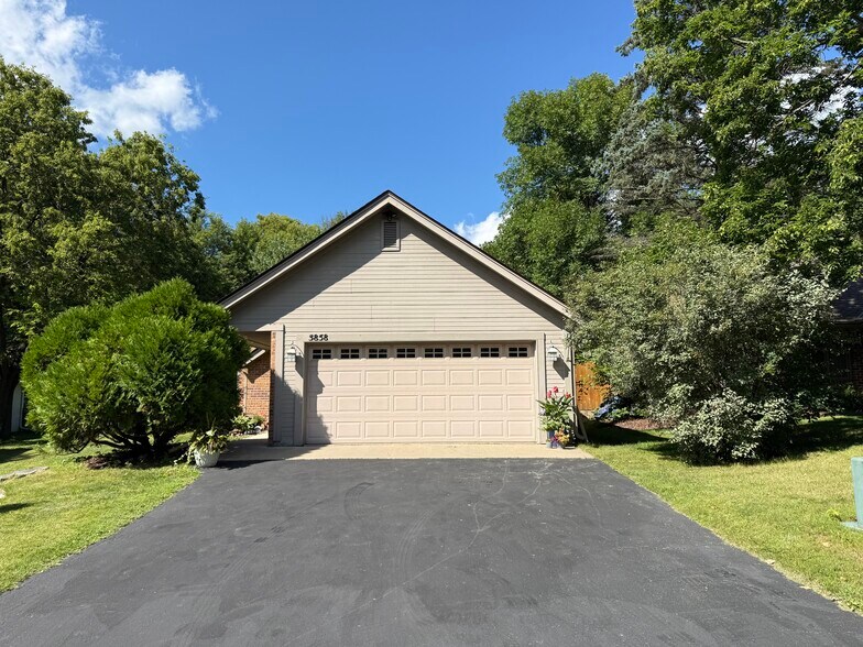 Building Photo - 5858 Red Cherry Ln